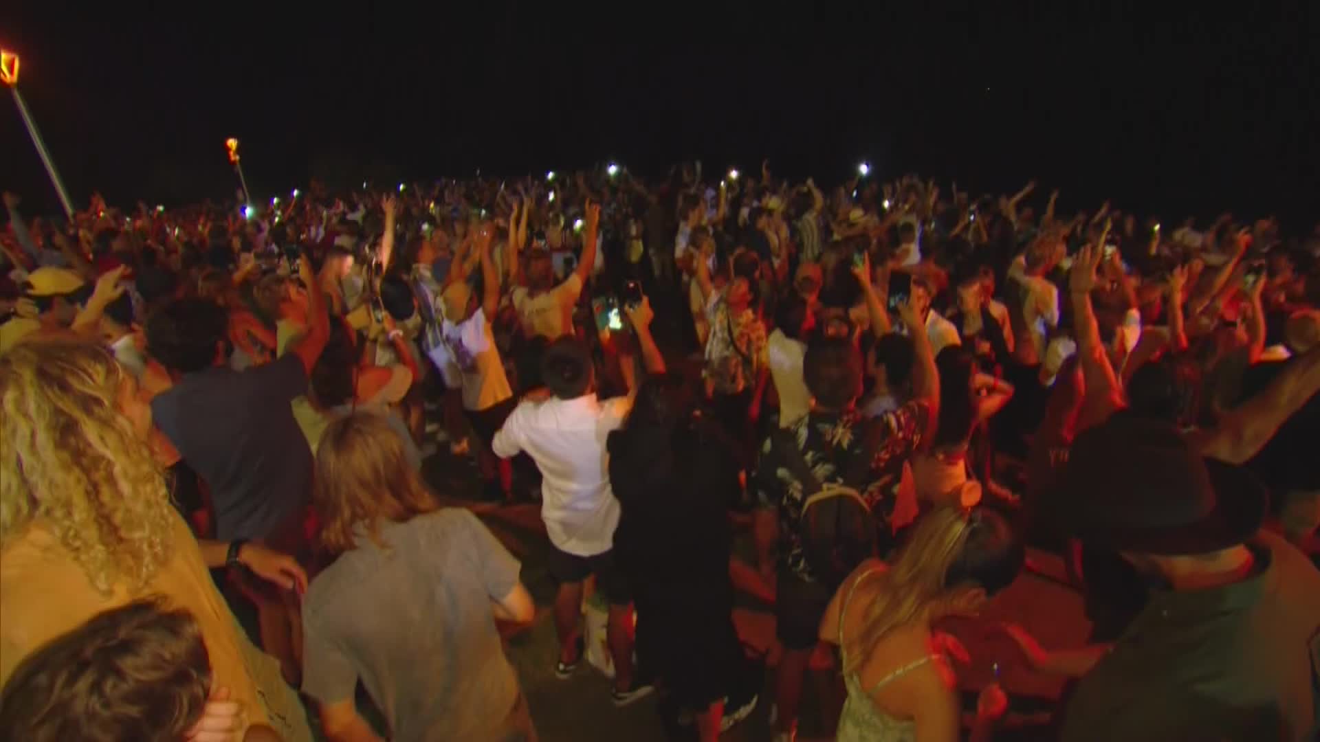 BIG CROWDS AT BYRON BAY RING IN THE NEW YEAR NBN News