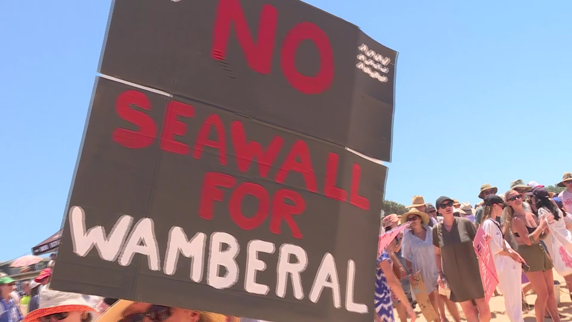 Hundreds of locals rally to stop the Wamberal Beach seawall – NBN News