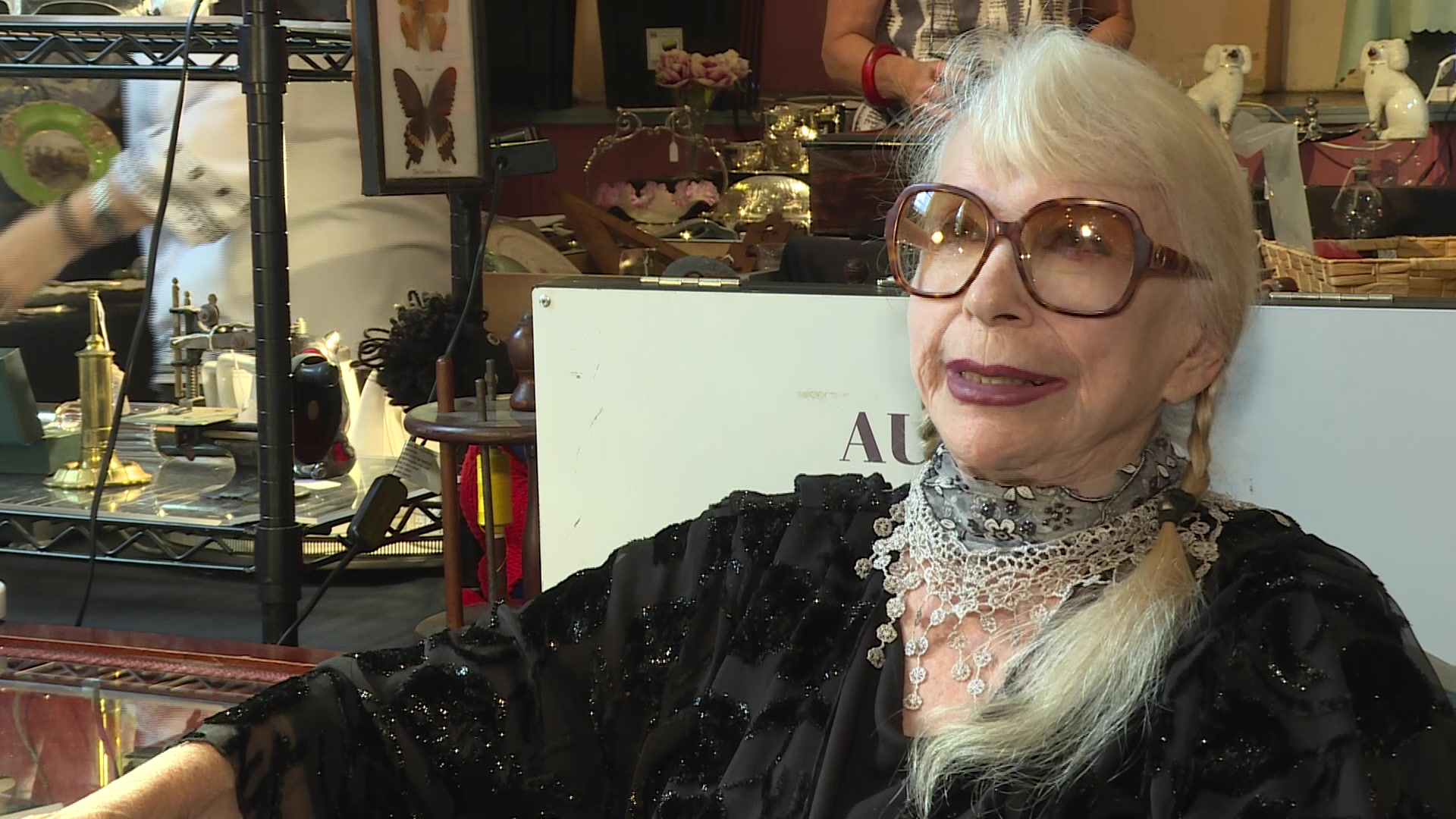 Antique collectors hunt for hidden gems in Armidale – NBN News