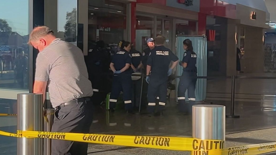 Man injured in attack at Tweed Heads shopping centre, weapon seized – NBN News