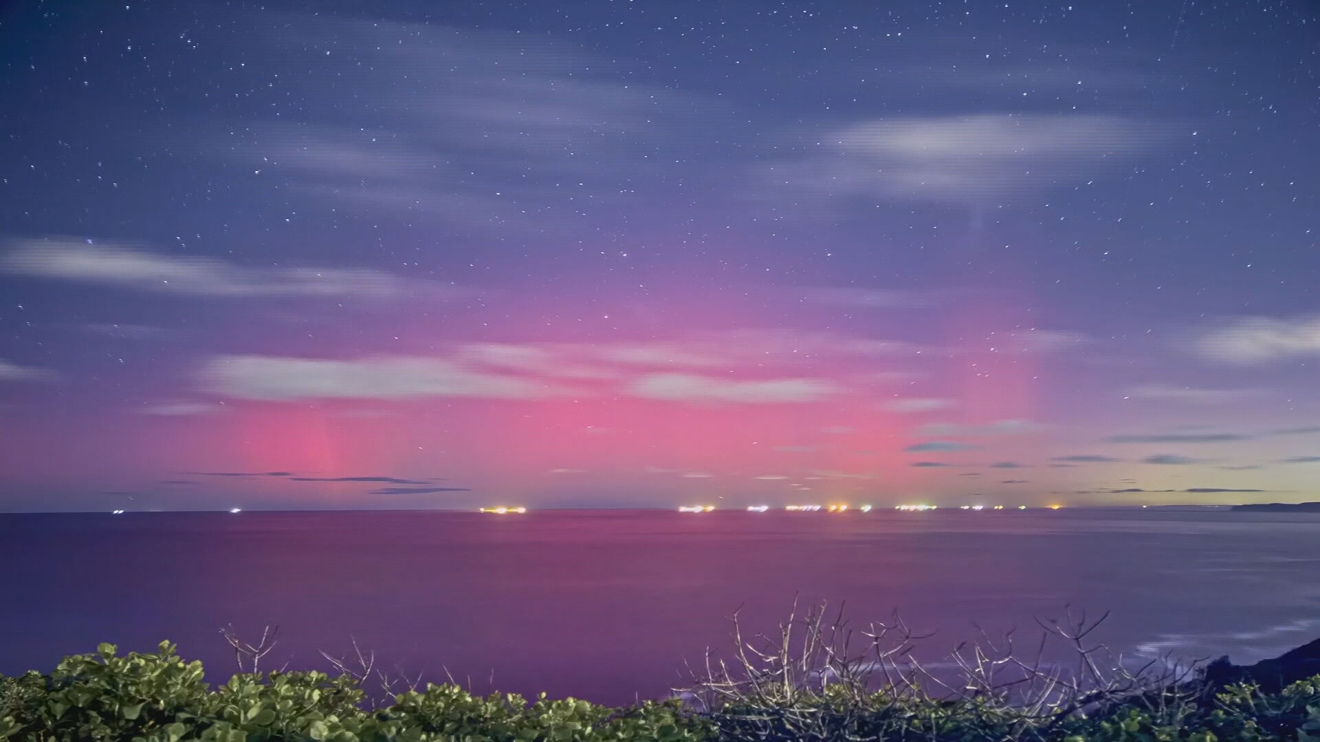 hundreds-capture-rare-aurora-australis-nbn-news