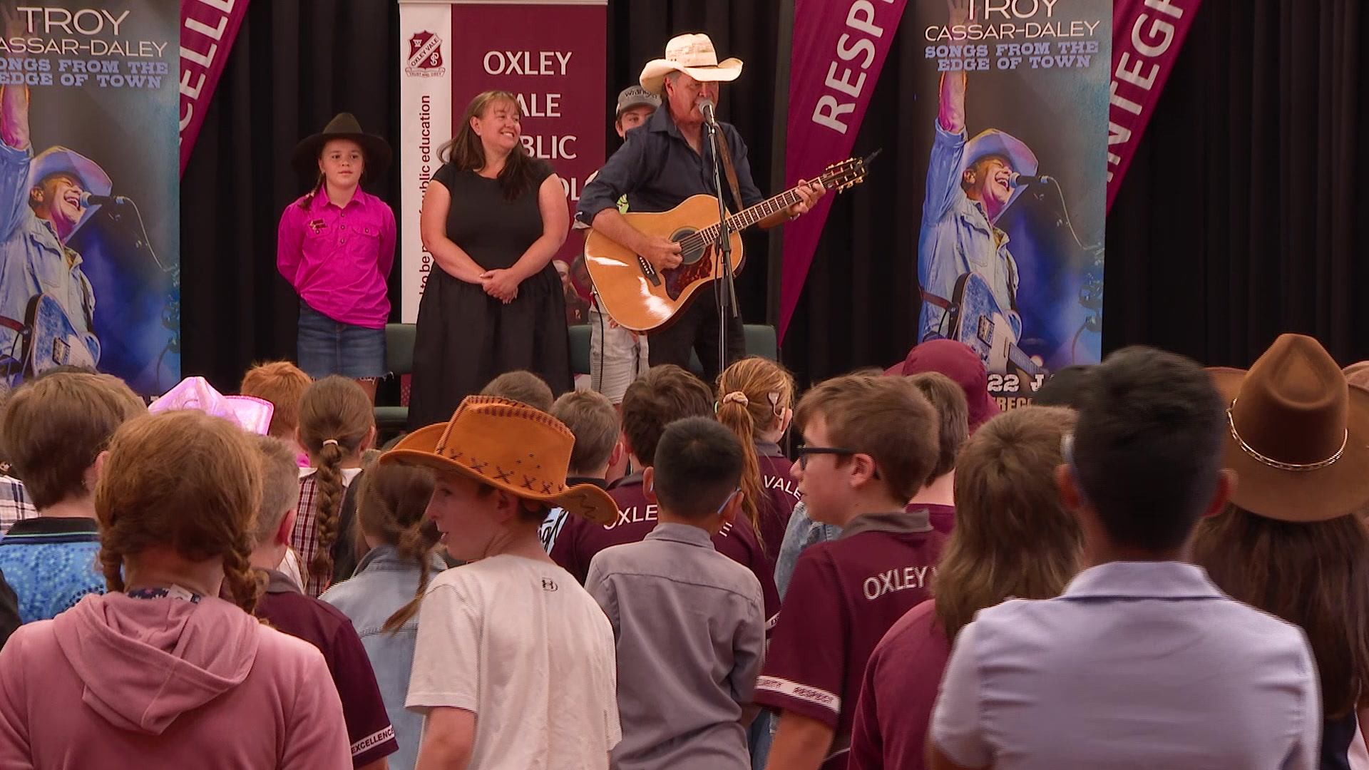 Country music legend visits Tamworth school – NBN News